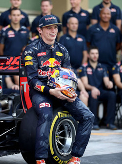 Max Verstappen, Red Bull Racing op een teamfoto