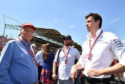 Niki Lauda, Mercedes AMG F1 W08 Non-Executive Chairman and Toto Wolff, Mercedes AMG F1 W08 Director of Motorsport on the grid
