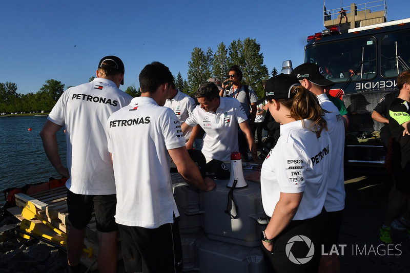 Mercedes AMG F1 at the raft race