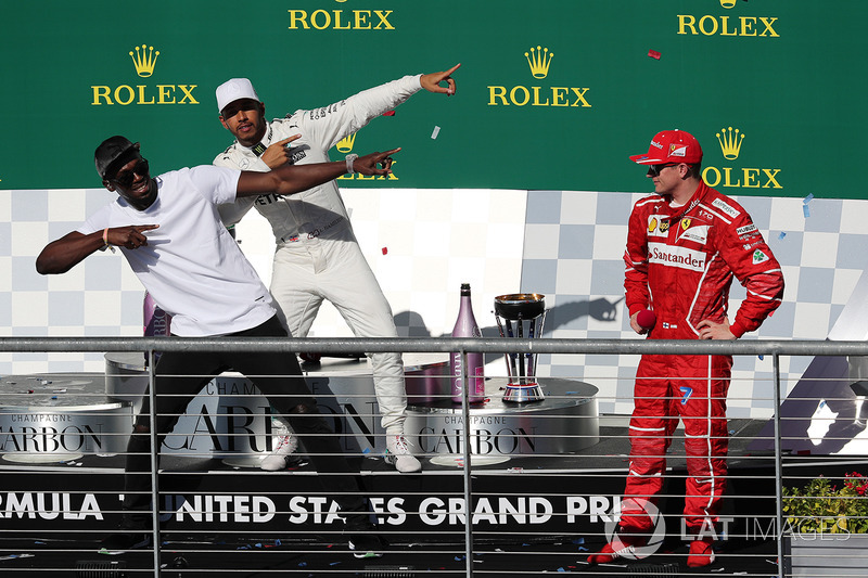 Подиум: победитель Льюис Хэмилтон, Mercedes AMG F1, третье место – Кими Райкконен, Ferrari, и Усэйн Болт