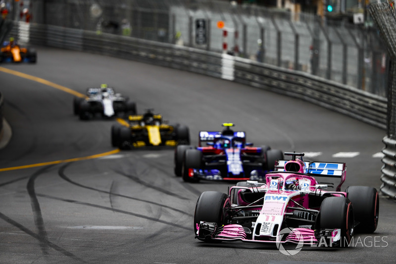Sergio Perez, Force India VJM11, leads Pierre Gasly, Toro Rosso STR13, Nico Hulkenberg, Renault Sport F1 Team R.S. 18, and Sergey Sirotkin, Williams FW41