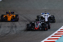Romain Grosjean, Haas F1 Team VF-18 Ferrari, Lance Stroll, Williams FW41 Mercedes, Stoffel Vandoorne, McLaren MCL33 Renault