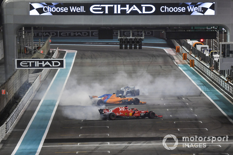 Lewis Hamilton, Mercedes-AMG F1 W09, Sebastian Vettel, Ferrari SF71H et Fernando Alonso, McLaren MCL33 font des donuts