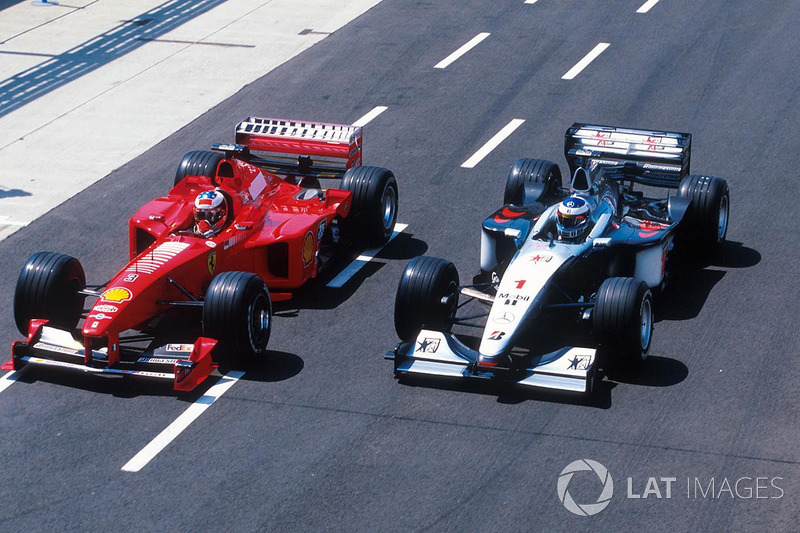 Ook in 1999 leek de titelstrijd tussen Mika Hakkinen en Michael Schumacher te gaan