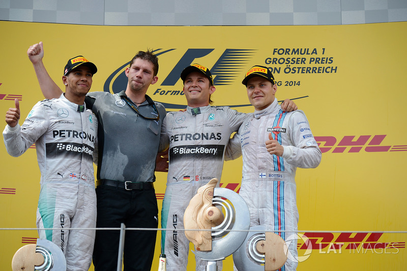 Льюис Хэмилтон, Mercedes AMG F1, Джеймс Воулс, стратег Mercedes AMG F1, победитель гонки Нико Росберг, Mercedes AMG F1, Валттери Боттас, Williams
