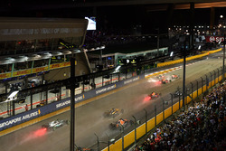 Sebastian Vettel, Ferrari SF70H, Max Verstappen, Red Bull Racing RB13 and Kimi Raikkonen, Ferrari SF70H crash at the start of the race