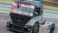 Peça atinge caminhão a 189km/h e quebra vidro na Copa Truck