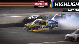 NASCAR Truck: Karambol podczas wyścigu na Daytonie