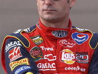 Jeff Gordon seeks to gain ground Jeff Gordon seeks to gain ground