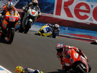 Rossi takes US GP as Stoner stumbles Rossi takes US GP as Stoner stumbles