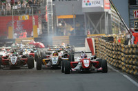Signature dominate Macau qualifying race Signature dominate Macau qualifying race