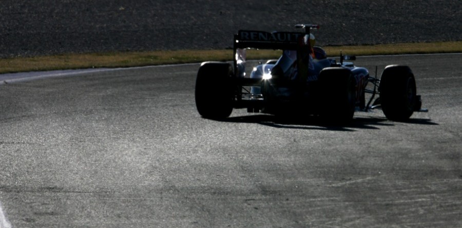 Tom Cruise turns laps in Red Bull Team F1 car Tom Cruise turns laps in Red Bull Team F1 car