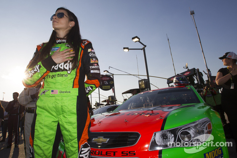 ‘Lady in Green’ delivers solid finish at Darlington