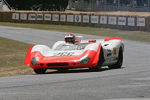 Vic Elford receives RRDC'S 2015 Phil Hill award