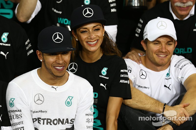 Rosberg se burla de Hamilton en su cumpleaños 30