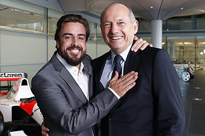 Dennis admite su error con Alonso