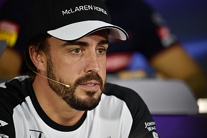 Alonso rechaza historias sobre su conmoción cerebral
