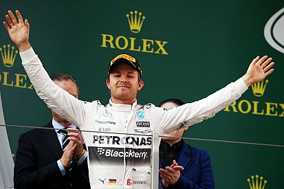 Rosberg se frusta, pero mira hacia adelante