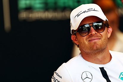 Росберг: Темп Ferrari настораживает