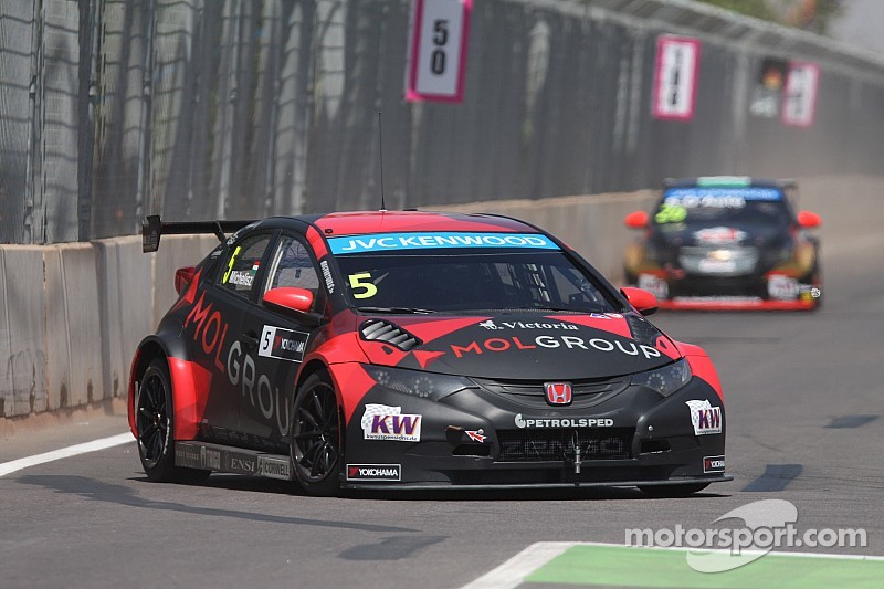 Michelisz sancionado en la inspección técnica