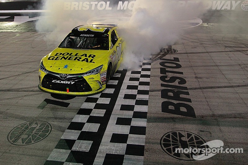 Matt Kenseth triunfa en épica carrera en Bristol
