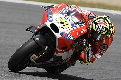 Andrea Iannone saldrá adelante en Jerez
