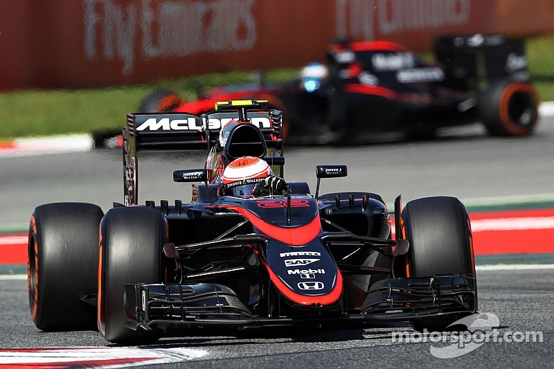 Alonso prend la défense de Button après sa phrase polémique