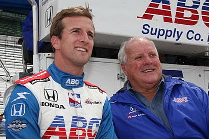 Foyt IV alla Indy 500 con il team di famiglia