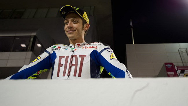 Valentino si fa uno shampoo