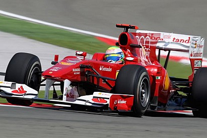 Ferrari F-Duct comandato dal piede
