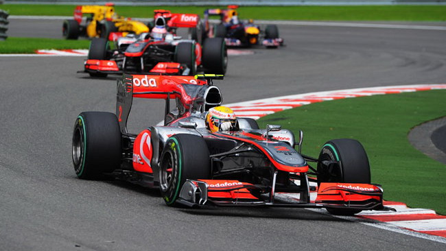 Hamilton vince e torna in testa al mondiale