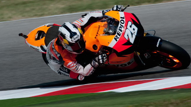 Pedrosa fa il vuoto, Lorenzo si difende