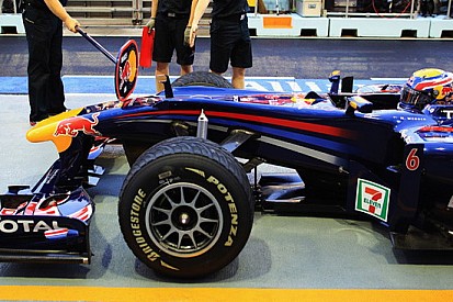 Singapore, libere 1: Webber svetta sull'umido