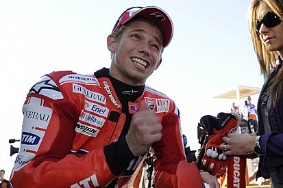 Stoner si gode la sua ultima pole da ducatista
