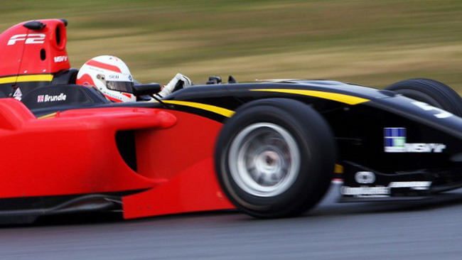 Alex Brundle svetta nei test di Barcellona