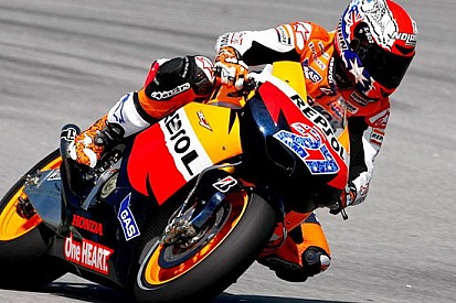 Sepang, Day 1: zampata di Stoner, Rossi nelle retrovie