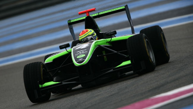 Sims svetta sul bagnato a Le Castellet