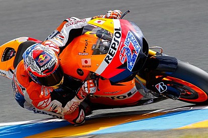 Vince Stoner, primo podio ducatista per Rossi!
