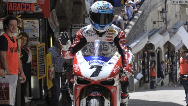 I bolidi della Sbk sfilano sulle strade di San Marino