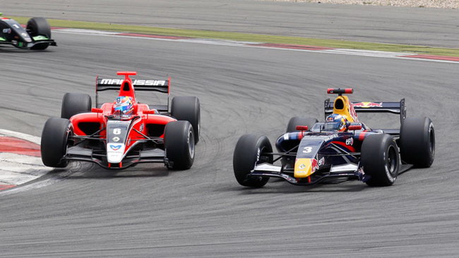 Wickens la spunta su Ricciardo in gara 1