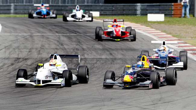 Bella vittoria per Frijns in gara 1 al Nurburgring