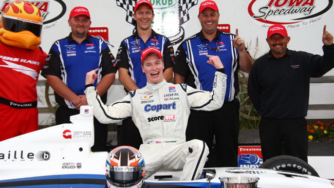 Newgarden cala il tris all'Iowa Speedway