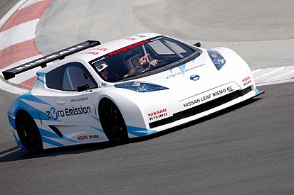 Nissan Leaf Nismo RC: test con il futuro delle corse