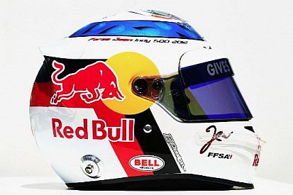 Vergne a Monaco col casco dedicato ad Alesi