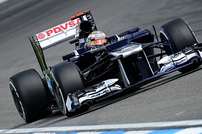 Un detrito ha danneggiato la Williams di Maldonado