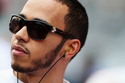 Le difficoltà della Mercedes non turbano Hamilton