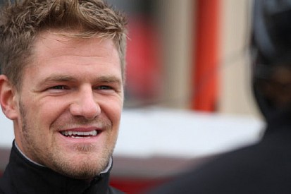James Jakes firma per la Rahal Letterman Lanigan