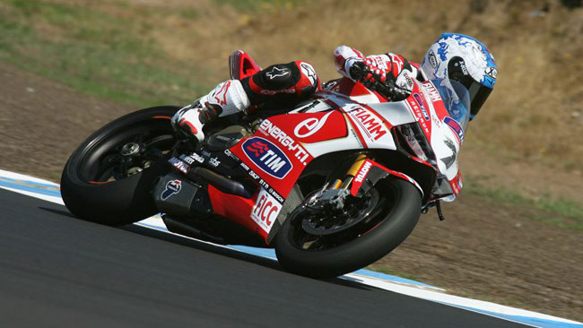 Phillip Island, Day 4: Checa porta in vetta la Ducati