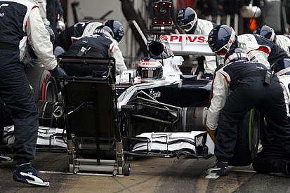 La Pirelli prevede due o tre pit stop a Melbourne