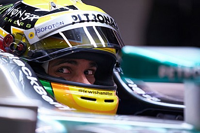 Barcellona, Day 3, Ore 11: nuovo primato di Hamilton